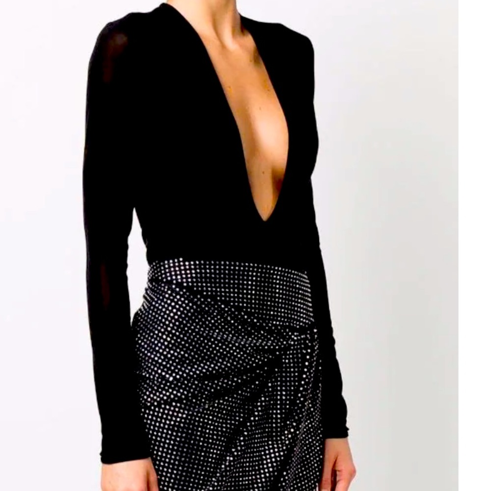GAUGE81
plunging V-neck long-sleeve bodysuit